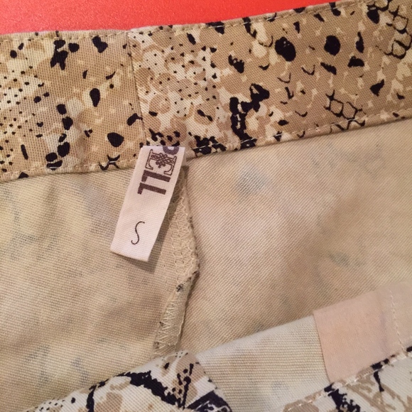 NWOT Spell & the Gypsy Collective Aloha Python Shorts Size S - Picture 4 of 6